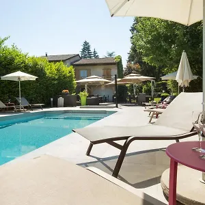 3* Hotel Logis Le Petit Casset